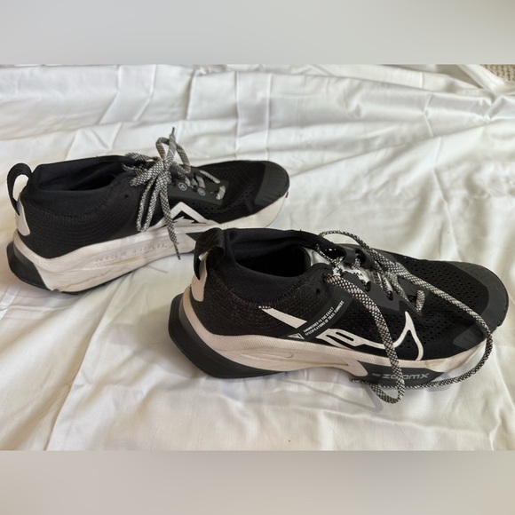 Nike Women's Zegama Trail Running Shoes - Picture 4 of 6